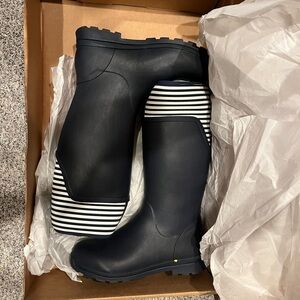 Women’s size 10 Muck boots- navy with white strips